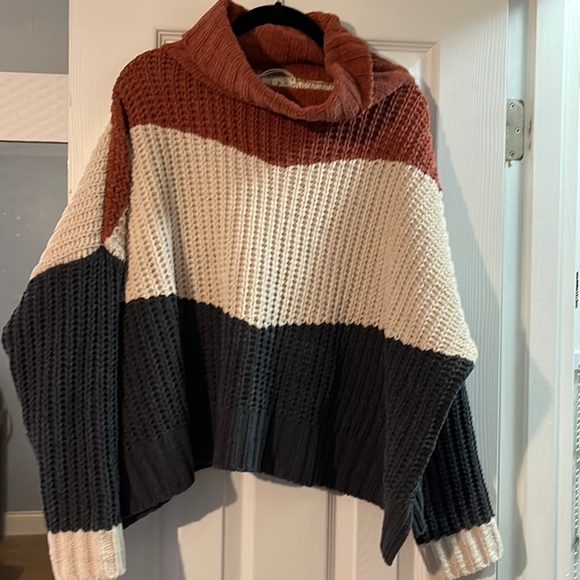POL Sweaters - NEW POL color block turtle neck sweater